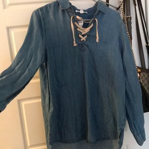 Adorable High-low denim lace-up shirt NWT